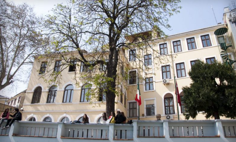 Özel İtalyan Lisesi Grevi: Öğretmenlerin Eşitsizlik Mücadelesi